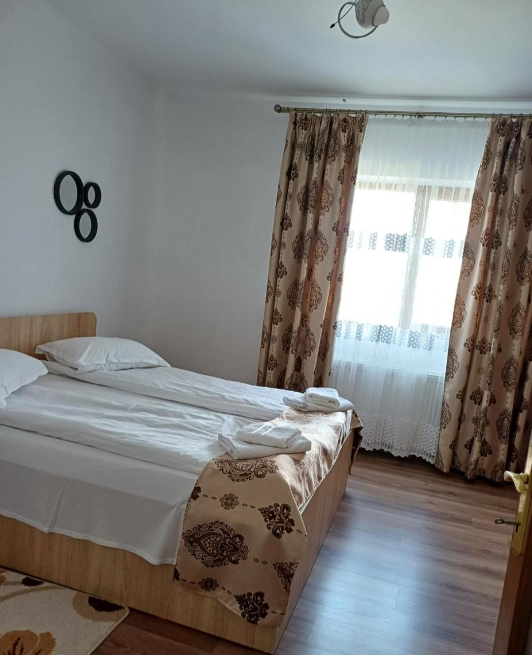 Hostal Casa Monica Dragus Habitación foto
